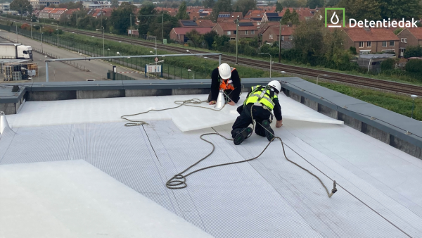 The installation of the Detention layer and the Honey Comb (HC) layer